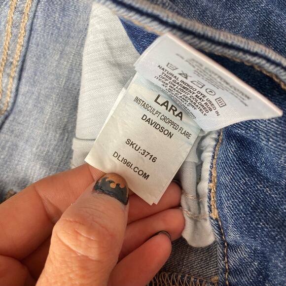 DL1961 Lara Instasculpt Jeans Crop Flare In Davidson Frayed Hem Womens Sz 26 - Picture 11 of 13